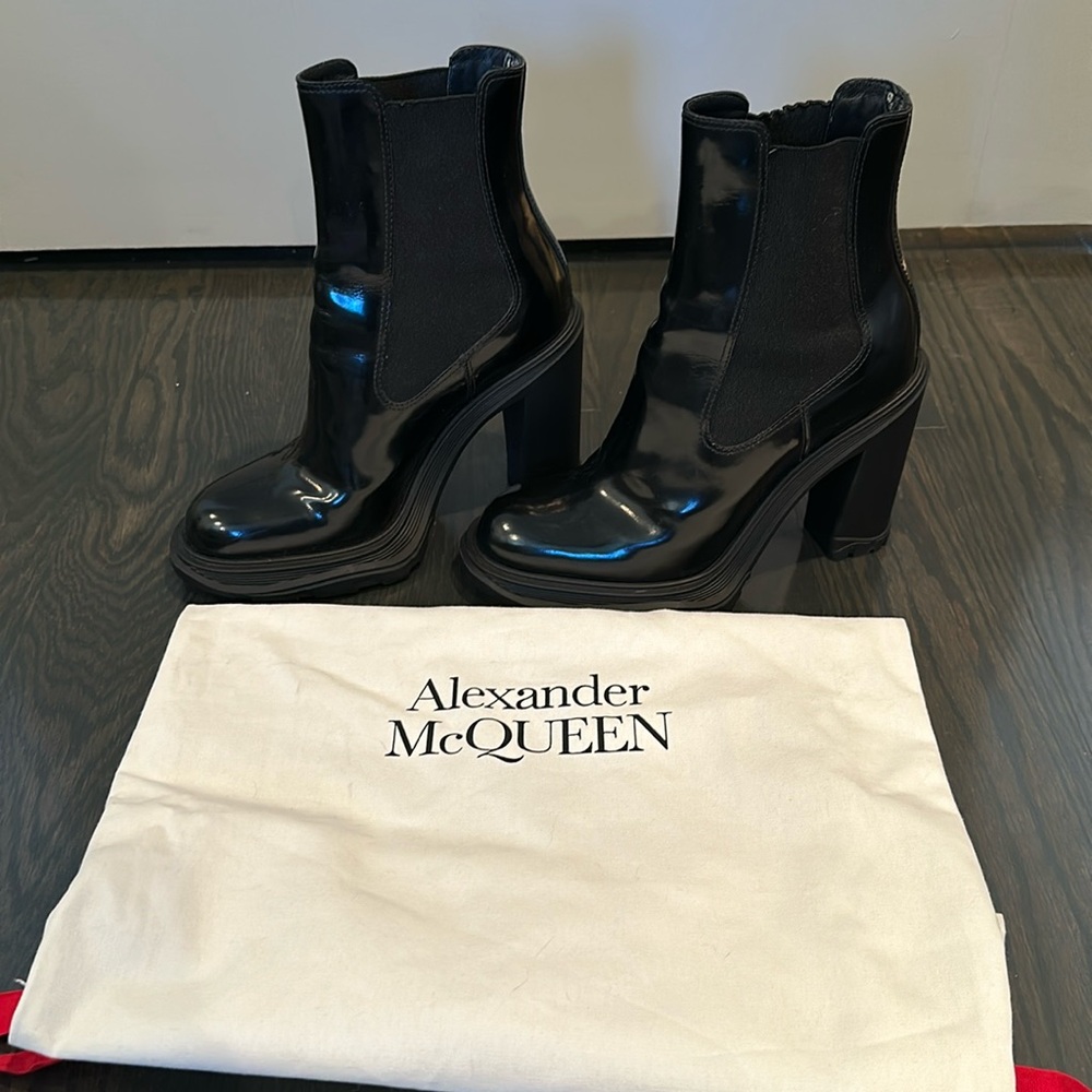 Alexander Mcqueen Tread Heeled Chelsea Boots- size 7.5
